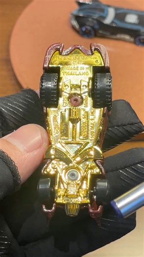 Alright, quick pause—this one is not your regular mainline. This is a Hot Wheels Batman Silver Series Batmobile, and you can feel the upgrade the moment you see it. The card art is bolder, the details are sharper, and the car itself carries a more premium presence. With its sleek, low profile and metallic accents, it feels like a special-edition Batmobile straight from Bruce Wayne’s collection. Silver Series pieces sit right between mainline and premium—making them perfect for collectors who wan