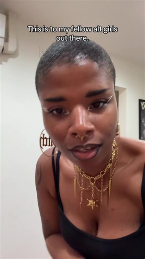 NO BEAN SOUP PLEASE. IF YOU KNOW SILVER IS YOUR COLOR THEN WEAR IT. #altblackgirl #goldgoth #altgirls #goldjewelry #altjewelry