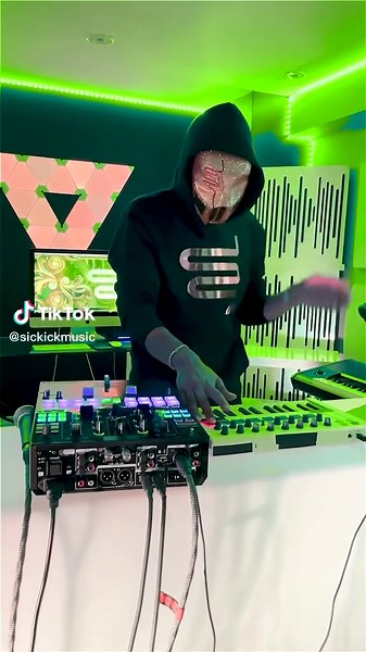 Who’s gonna #CODSquadUp those @Call of Duty Warzone 2 lobbies over the holidays? 😷💪 #codpartner #sickick