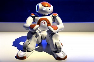 Chinese robot performs the Gangnam Style dance