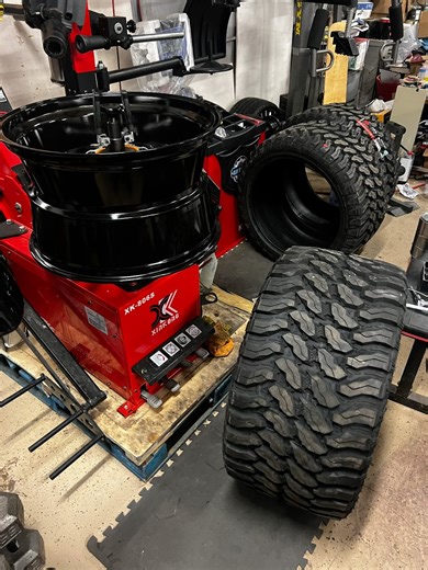 How 35/15.50R24 look mounted on 24x14 rims