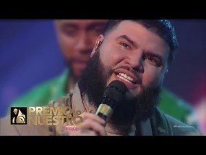 Farruko da un emotivo discurso al recibir el Premio a La Excelencia Urbana en Premio Lo Nuestro 2022