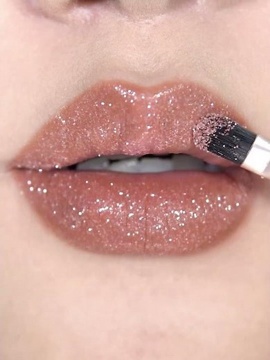 Here's the tutorial for glamorous glitter lips! ✨ #lipstutorial #lips