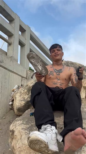 Stupid loser, come here to serve our feet and give all your money because we deserve it, while you deserve nothing#Cashmaster #cashdom #cashpig #ATM