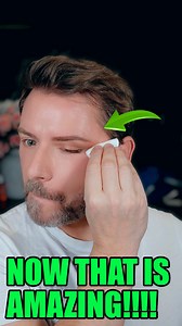 Don’t be scared of eyeshadow; I promise it’s easy. Granted, I think eyeshadow is overrated—what makes eyes stand out is mascara, not eyeshadow! But if you want to give it a go and are scared, this is a great way of taking the fear out of eyeshadow application! #Eyeshadow #makeup | Goss Makeup Artist