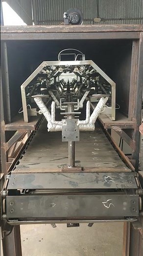 slat conveyor with fixture assembly