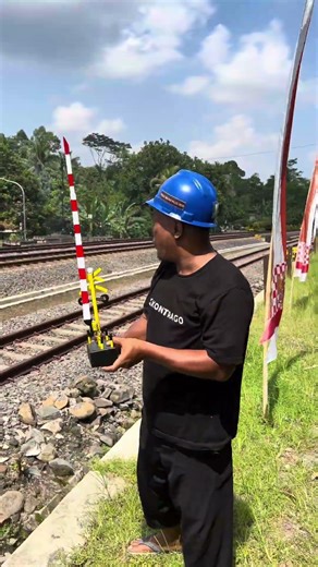 Bapak Bapak Mainin Palang Pintu Panjang Tidur dan Ketinggalan#palangpintukeretaapi