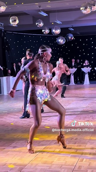 Domina el Cha-Cha-Chá: Bailar Con Estilo