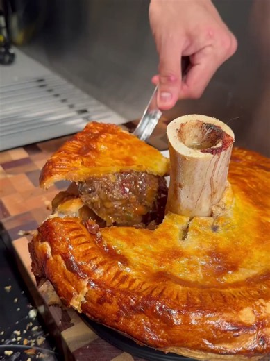Steak & Bone Marrow Pie. The most delicious, slow-cooked beef filling and homemade pastry crust 🥧😍
