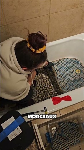 She discovers something incredible under her bathtub 😳