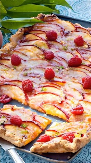 Peach and Raspberry Tart with Lime Glaze ⭐