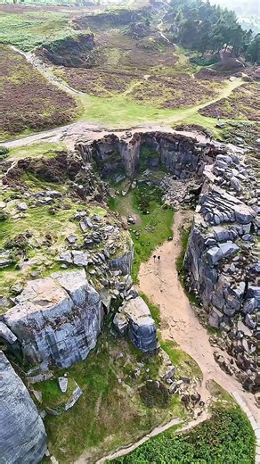 Ilkley Moor Baht t‘at Standing proud above the town, the Cow and Calf Rocks have watched over generations of Yorkshire folk — hat or no hat!There’s nothing quite like the view from up here — wild, windswept, and wonderfully Yorkshire. 💨 #ilkleymoor #yorkshire #wonderful_places #uktravel | Secret Yorkshire