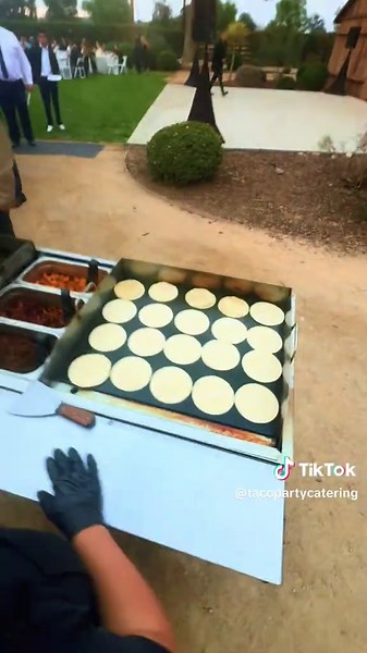 There ain’t no party like a taco party! #tacoparty #wedding #4u #foryou #tacos