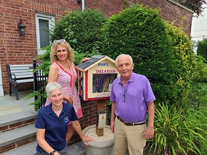 Free Mini Library Installed At Manorhaven Village Hall