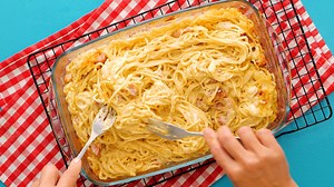 325K views · 38 reactions | Spaghete carbonara la tava Rețeta scrisă aici: https://ideideretete.net/blog/spaghete-carbonara-la-cuptor/ | Idei de retete | Facebook