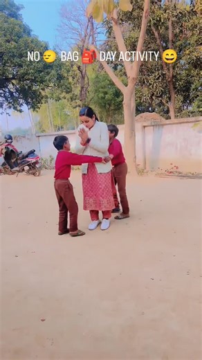 masti_ ki_ pathshala on Instagram: "Activity time 😁 बोल भाई कितने Counting game time 💫 #counting #math #learningtime📚📔✏️🖌🖍🖇 #children #happy #learning"