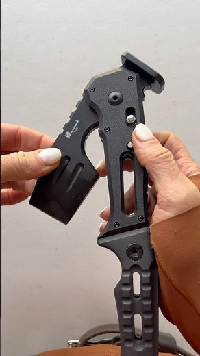 Axe folds into Handle