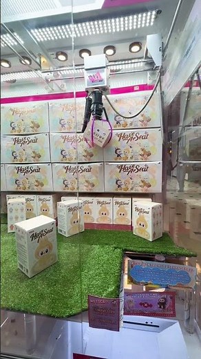 Labubu on the first try on the claw machine! #clawmachine #clawmachineshort #labubu #cowplaycowmoo