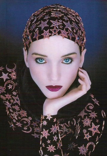 • Michele Hicks modelling in the 90s #michelehicks #90smodel #90srunway #90s #90seditorial #fashionmodel