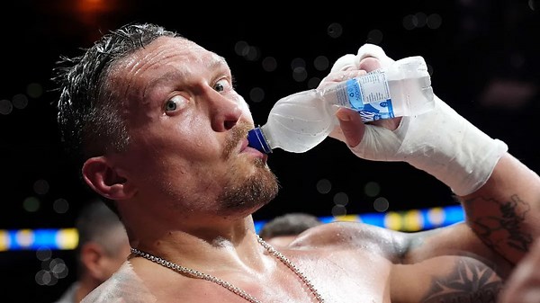Oleksandr Usyk books WBC title fight at the Egyptian pyramids against kickboxing icon Rico Verhoeven