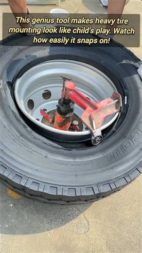 You’ll NEVER Mount a Tire the Old Way Again! 🤯 #WorkHacks