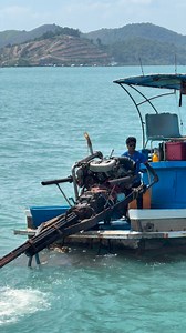 เทียบท่าเรือมาเนาะเกาะยาวน้อย13:30น Dede Jetsada @ไฮไลท์ Noon Taxi and boat trip เกาะยาว #บังนูนพาเที่ยว #จำหน่ายตั๋วเรือทุกเส้นทางจากเกาะยาว #เรือนําเที่ยวเกาะยาว #รถสองแถวเกาะยาว #เปิดการมองเห็นครีเอเตอร์มือใหม่ #reelsfypシ #เกาะยาวน้อย | เที่ยวเกาะยาวน้อยกับบังนูน บังนูนพาเที่ยว