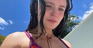 Larissa Manoela curte piscina com biquíni fininho e boa forma surpreende: 'Maravilhosa'