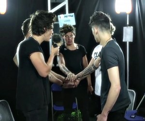 Remembering One Direction: Mourning the Loss of a Member and Honoring His Legacy