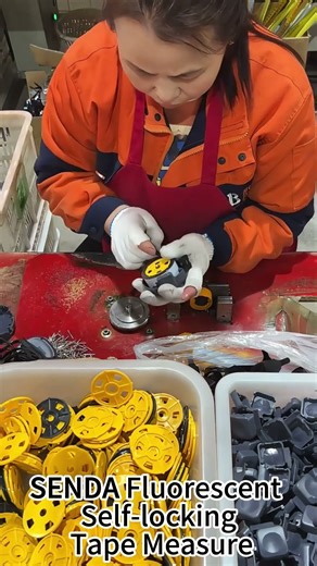 Bright & Reliable: Senda Fluorescent Tape Measure – Assembly Scene Revealed!
