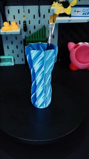 It Builds as It Spins… 3D Printed Leaf Vase is Hypnotic 🍃✨