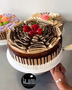 668K views · 2.1K reactions | Tutorial for decorating mocha chocolate strawberry cakes | Joss cake store | Facebook