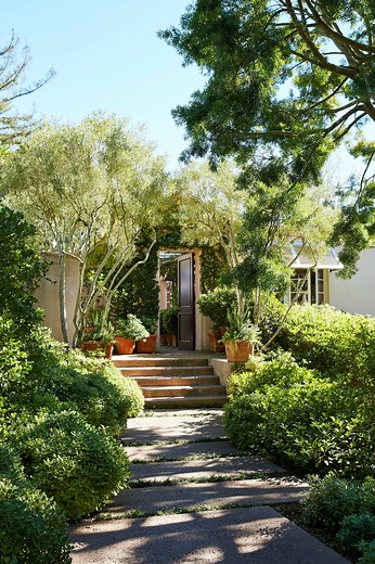A Montecito Cottage Nestled in the Santa Ynez Mountains Embodies California Ease