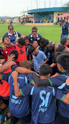 ⚽🔥 ¡ORGULLO DE YAGUACHI! 🔥⚽ El Colegio 19 de Agosto de Cone dejó el alma en la cancha y consiguió una victoria agónica 1–0, logrando su clasificación a los octavos de final de la Superliga Estudiantil. 💪⚽ Garra, corazón y entrega hasta el último minuto. ¡ orgullo Yaguachense haciendo historia! 🤍🩵💚👏 ¡Vamos 19 de agosto! 🏆✨