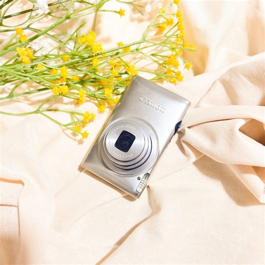 through lens on Instagram: "✧ CANON IXUS 220 ✧˖° ♡ Mine: SOLD-CROWD’S FAVE SILVER .* ★ 12.1MP CMOS sensor .* ★ 5x optical zoom .* ★ HS System (great in low light) .* ★ Full HD video .* ★ slim & lightweight IXUS body ⊹⋆ ♡ NOTE: super unnoticeable stain on LCD (for transparency only; doesn’t affect usage or output) ★·.·´¯`·.·★ ♡ unit • battery • charger • hand strap ✧˖° DETAILS ✧˖° 📍 Manila-based 🚚 Nationwide 🇵🇭 & 🌍 Worldwide shipping 💳 Strictly paym