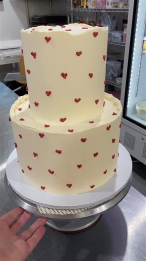 Excuse the wobbly filming! This was Pippa & Rory’s cute little wedding cake from October 😍 | Confetti Cake Co