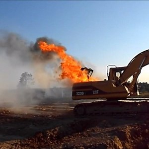8.9K views · 44 reactions | Excavator erupts in flames after a hydraulic hose breaks! #fail #fails #dumptruck #rocktruck #haultruck #heavyequipment #heavymachinery #constructionequipment #constructionmachinery #construction #demolition #mining #quarry #site #oilandgas #accident #gonewrong | Diggers & Dozers | Facebook
