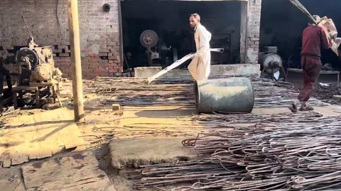 Superb Retraining of Rusty Iron Bars Into Crane Bolts