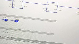 基于热电阻，温度控制灯亮和灭，与模拟量有关，plc可编程控制器200