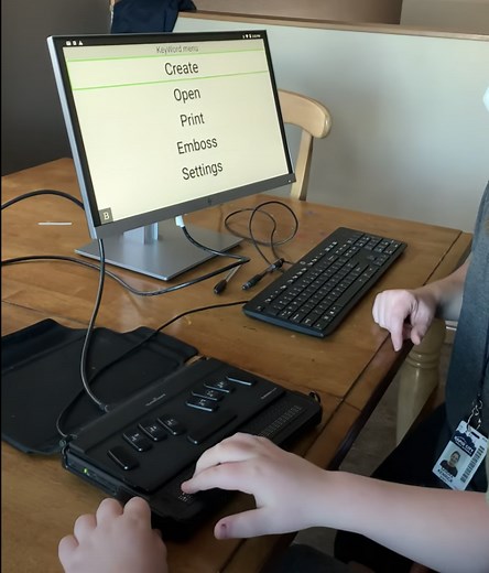 Deafblind Communicator: Using a Braillenote Touch Plus to Connect with Others – Paths to Literacy