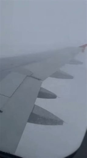 Passenger Wing View — Extreme Snow Turbulence With Lightning Frozen Wing Flex 75c9 | Fun Cinemas