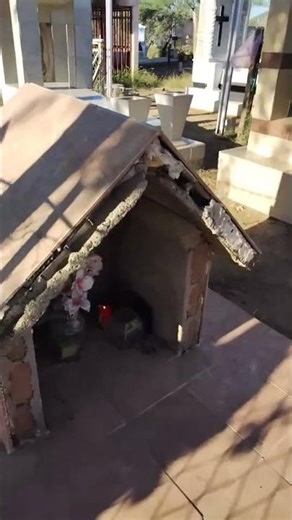 Prenden veladora en tumbita abandonada #paranormal #terrorymisterio #miedo