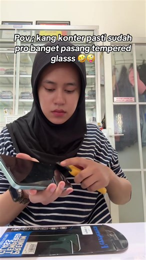 Ready segala macam tempered glasss iphone & android di konter ninik cell karangharjo.