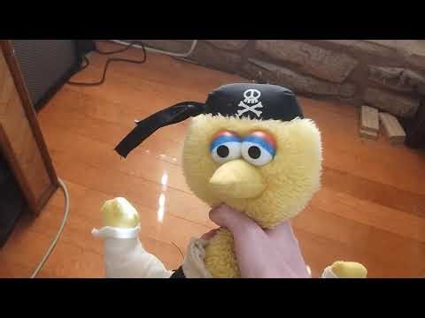 Big bird sings Abc-def-ghi-jkl-mno-pqrs-tuv-wxyz