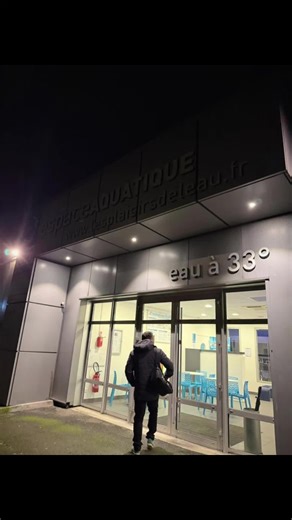 ￼ ￼ BORDEAUX CONFIDENTIEL Nous n’avons pas peur de nous mouiller ! On a testé pour toi : le circuit aqua-training des Plaisirs de l’Eau (et on a survécu). SPORT Il y a des séances de sport qui promettent simplement de “bouger un peu”. Et puis il y a celles qui te rappellent, dès les premières minutes, que ton corps est capable de bien plus que tu ne le penses. Une partie de la team Bordeaux Confidentiel a testé le circuit aqua-training aquatique au centre d’Eysines des Les Plaisirs de l’eau. Ver