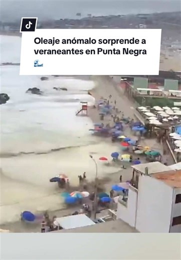 Oleaje anómalo sorprende a veraneantes en Punta Negra