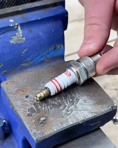 Old car spark plug into a cutting tool | Magic Hands Creations