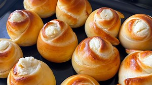 Amazing flower-shaped bread you must try before baking again