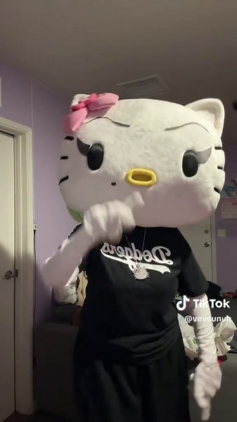 Flex Like Me - Hello Kitty Goth Girl Dance Trend 2025