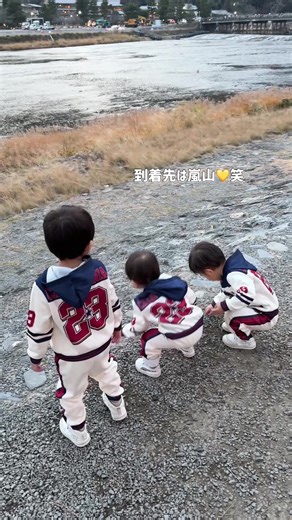 今年ラストvlog🌀途中からめっちゃ語ってしまってた🤣良くも悪くもSNSの事考えすぎてたなぁ〜😵‍💫 来年も投稿するとは思うので、見て貰えたら嬉しいﾃﾞｽ!!🩷 #三兄弟ママ#京都#嵐山食べ歩き#子供のいる暮らし#おすすめ