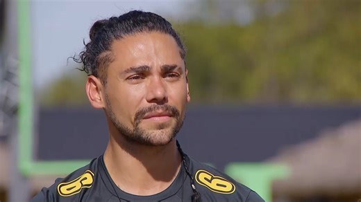 Una vez más, Manola pierde la oportunidad de ser una huésped y Fer Sabgreeb se siente culpable 😰 Así quedó el nuevo staff y nuevos huéspedes 🙌 Disfruta del lujo y el confort en #HotelVIPMX de lunes a jueves por #El5 🏪 | Hotel VIP